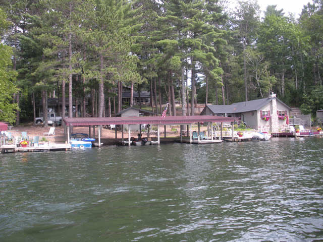 An <b>extensive pier system</b> (both sheltered and open) is perfect for sunbathing, fishing or relaxing.